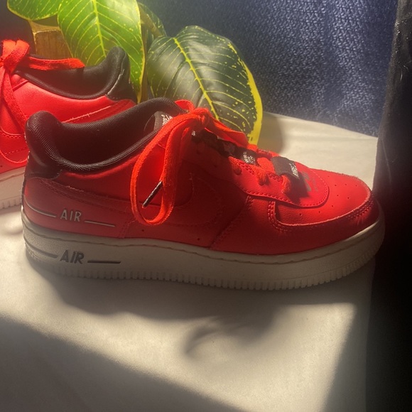 Sold Nike Air Force 1 LV8 3 CJ4092-600 size 4Y Red unisex like new condition - Picture 7 of 12